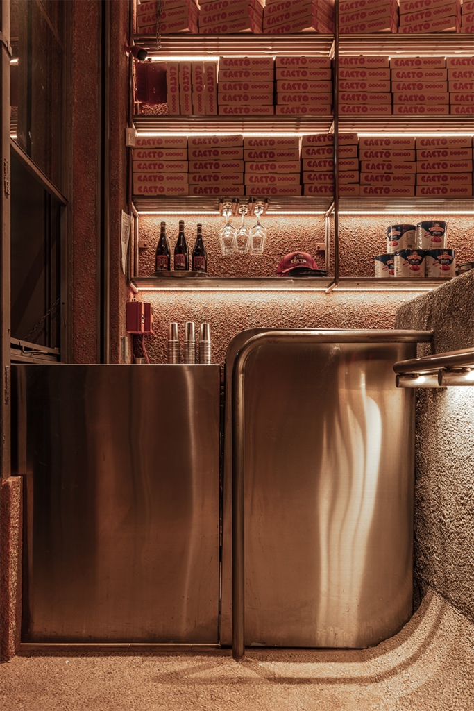 En el diseño de esta pizzería en argentina, el ladrillo es el material especial