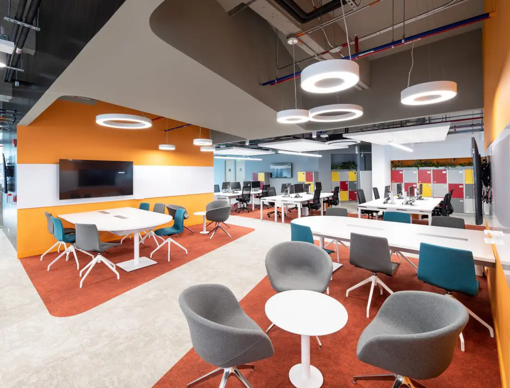 La pandemia nos llevó a transformar nuestros hogares en oficinas improvisadas para afrontar el teletrabajo La pandemia nos llevó a transformar nuestros hogares en oficinas improvisadas para afrontar el teletrabajo