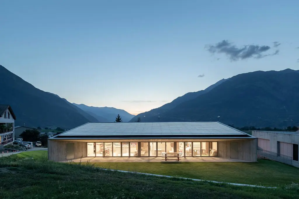 Arquitectura para el contexto: una guardería en suiza de pequeño formato y gran impacto