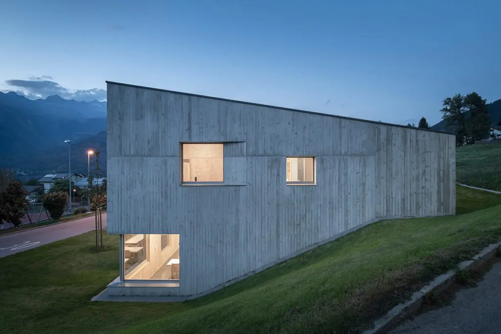 Arquitectura para el contexto: una guardería en suiza de pequeño formato y gran impacto