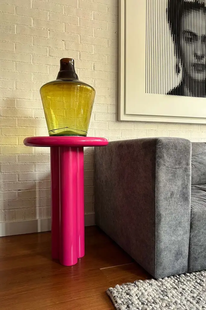 El metal es el corazón del diseño de esta firma de interiorismo y mobiliario