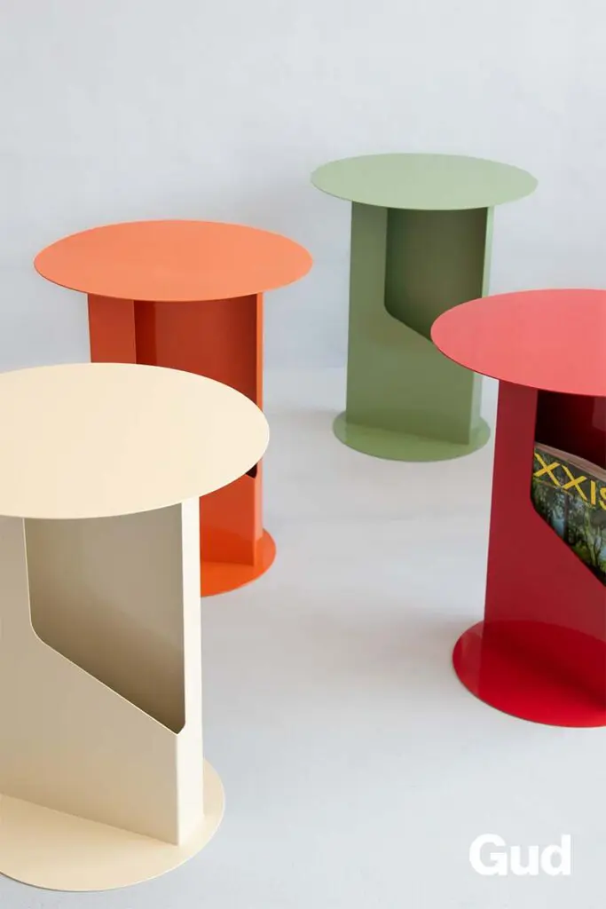 Una nueva mirada al mobiliario metálico: estética, precisión y mucho color