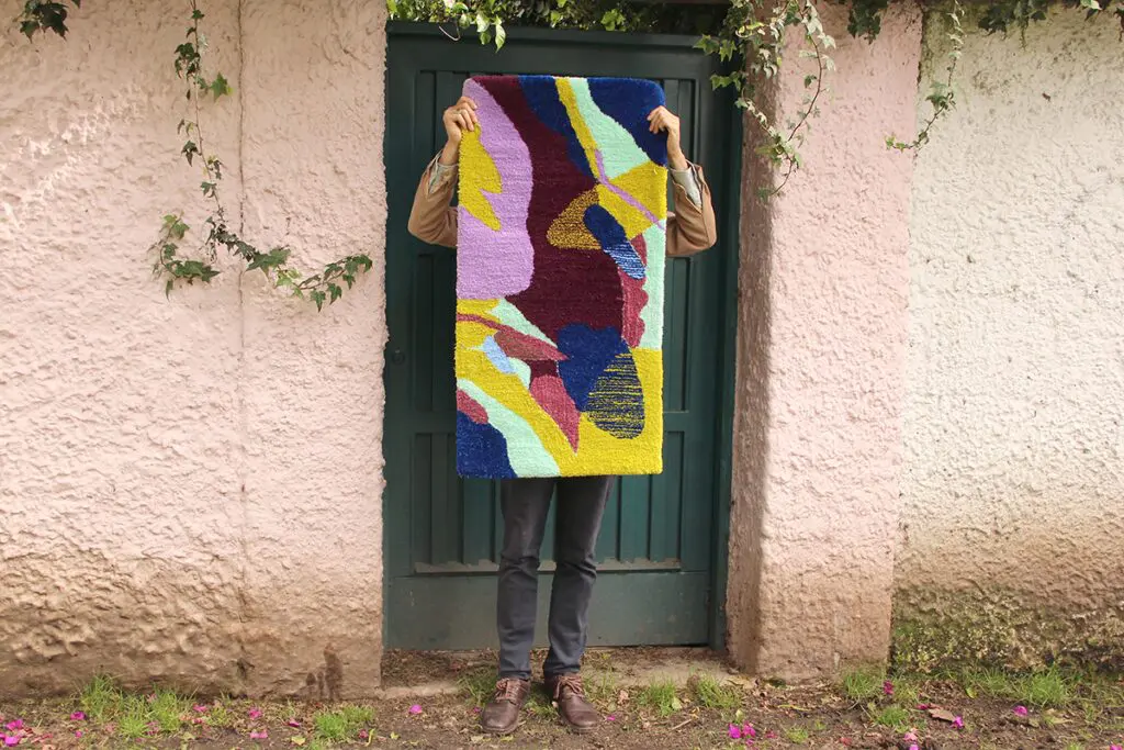 Hilar, un estudio de tapetes y tapices artesanales llenos de color