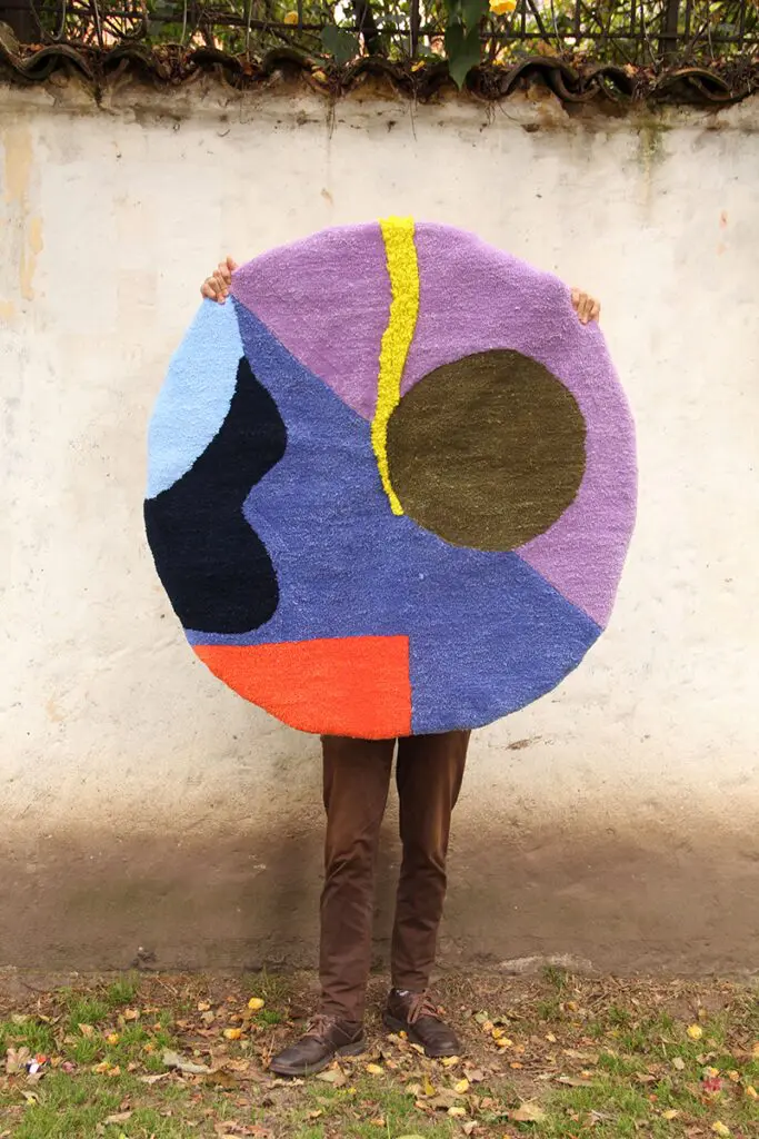 Hilar, un estudio de tapetes y tapices artesanales llenos de color
