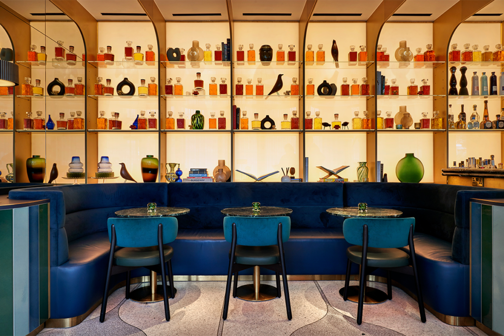 Este hotel en londres es una estadía de lujo con espacios abiertos y flexibles