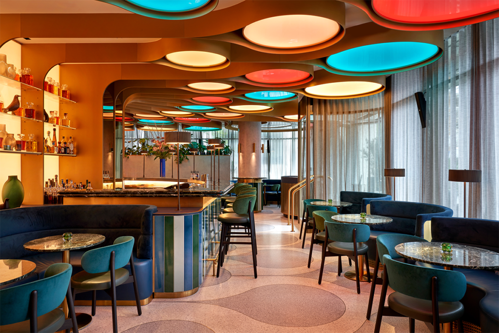 Este hotel en londres es una estadía de lujo con espacios abiertos y flexibles