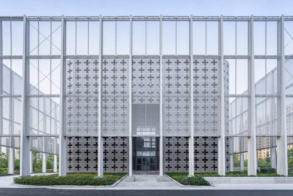 Singular y sobrio: así es el diseño de la iglesia de jesús fengxian qixian, en china