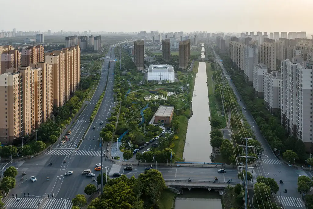 Singular y sobrio: así es el diseño de la iglesia de jesús fengxian qixian, en china
