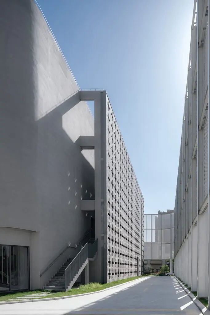 Singular y sobrio: así es el diseño de la iglesia de jesús fengxian qixian, en china