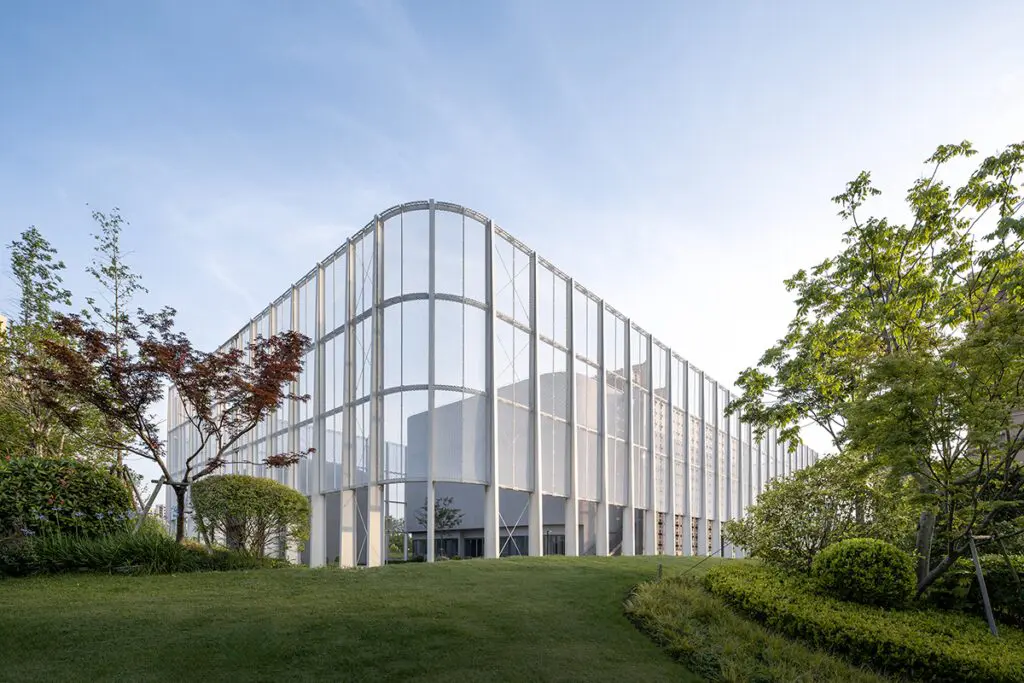 Singular y sobrio: así es el diseño de la iglesia de jesús fengxian qixian, en china