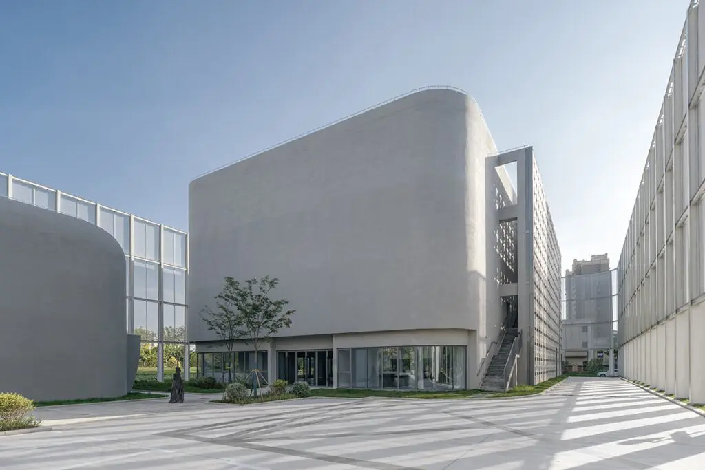 Singular y sobrio: así es el diseño de la iglesia de jesús fengxian qixian, en china