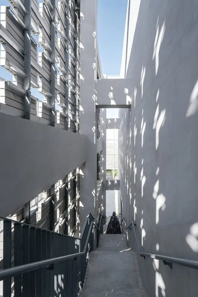 Singular y sobrio: así es el diseño de la iglesia de jesús fengxian qixian, en china