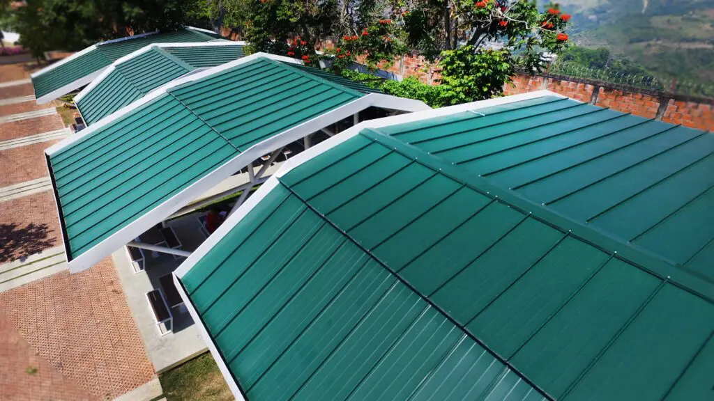 El color en las cubiertas, una insignia para los proyectos arquitectónicos colombianos