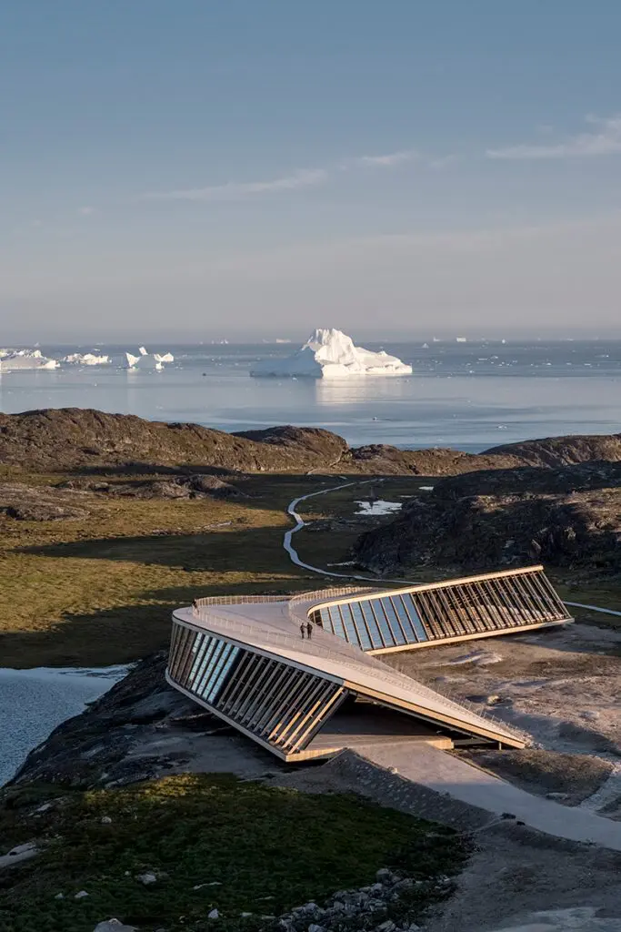 Ilulissat icefjord centre edificio en groenlandia por la arquitecta dorte mandrup.