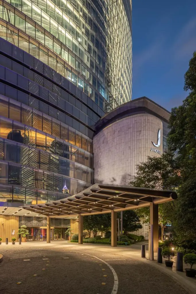 J hotel, un impactante edificio que evoca la cultura china