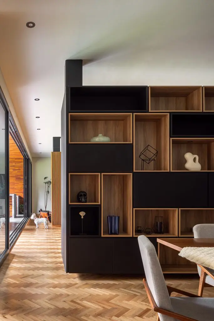 En esta casa en méxico se disfruta del silencio de vivir entre árboles