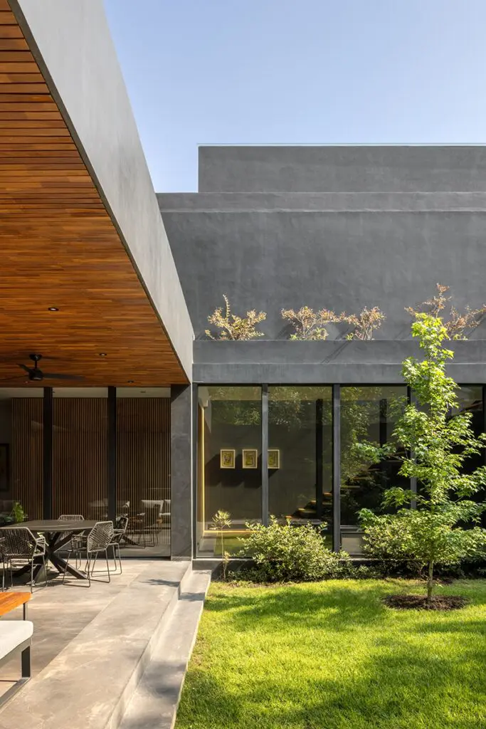 En esta casa en méxico se disfruta del silencio de vivir entre árboles