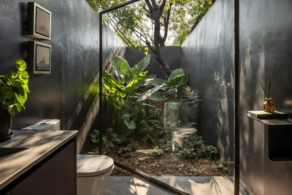 En esta casa en méxico se disfruta del silencio de vivir entre árboles