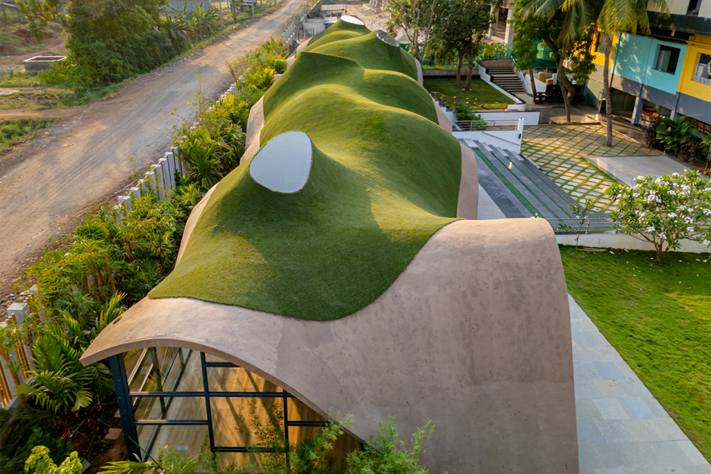 Un jardín infantil que desafía la arquitectura tradicional de una escuela Un jardín infantil que desafía la arquitectura tradicional de una escuela