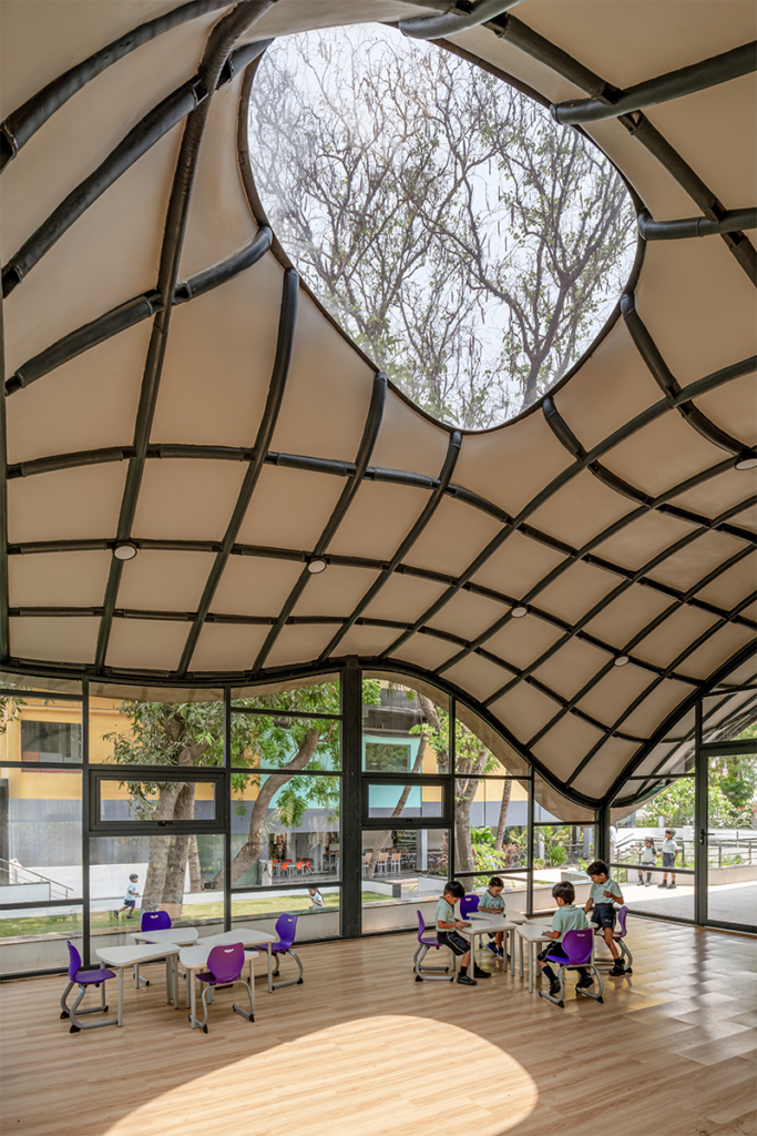 Un jardín infantil que desafía la arquitectura tradicional de una escuela Un jardín infantil que desafía la arquitectura tradicional de una escuela