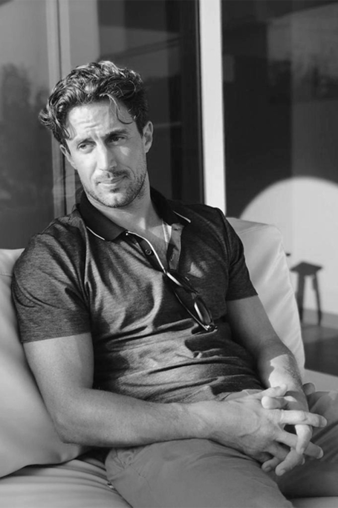 Independencia con estilo: el diseño de una cocina que mantiene la vista al mar intacta