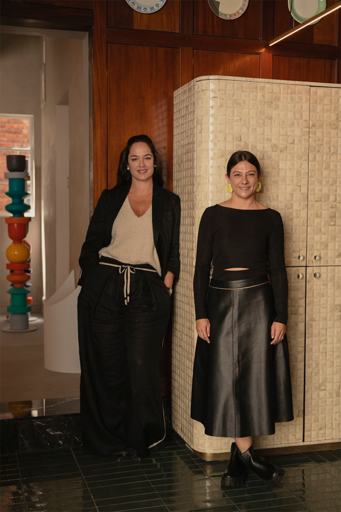 Esta cocina tiene un piso ajedrezado, hecho a mano, que atrae las miradas