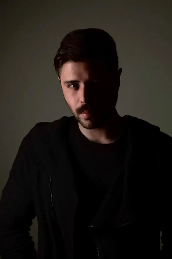 Luminarias en piedra: esculturas de luz hechas por artesanos colombianos