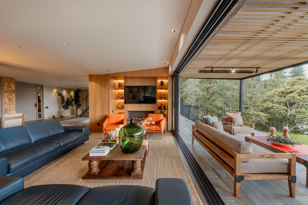 La renovación de una casa cuya arquitectura es una fusión del interior y el exterior