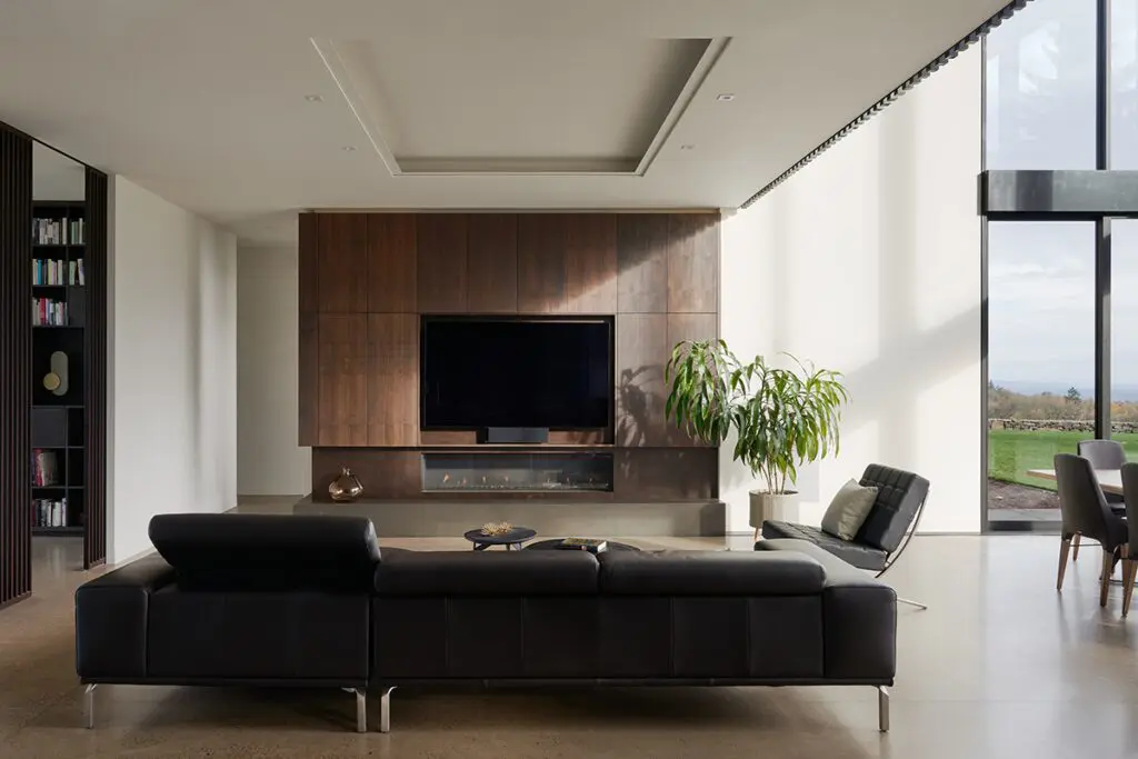 La arquitectura de esta casa invita a disfrutar del sol, las colinas y las nubes