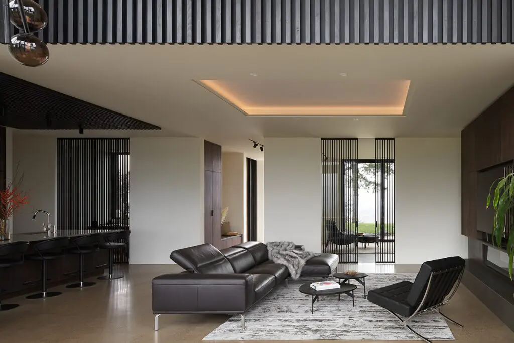 La arquitectura de esta casa invita a disfrutar del sol, las colinas y las nubes