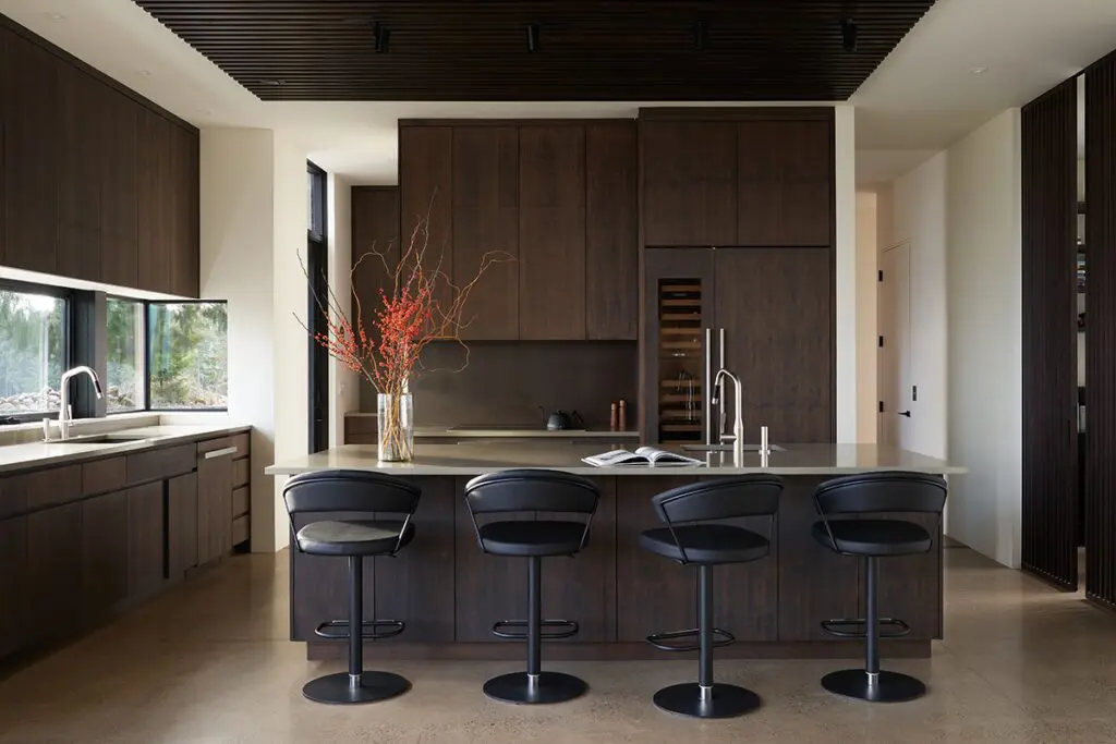 La arquitectura de esta casa invita a disfrutar del sol, las colinas y las nubes