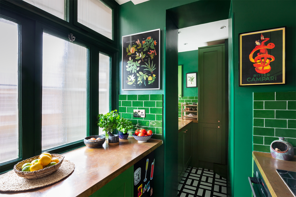 Este apartamento tiene un diseño audaz: el color es el protagonista indiscutible