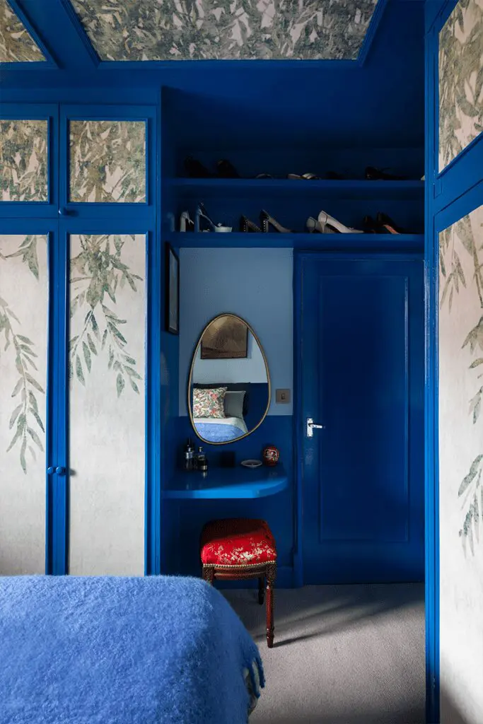 Este apartamento tiene un diseño audaz: el color es el protagonista indiscutible Este apartamento tiene un diseño audaz: el color es el protagonista indiscutible