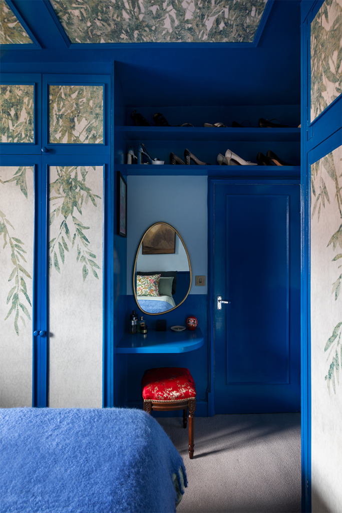 Este apartamento tiene un diseño audaz: el color es el protagonista indiscutible