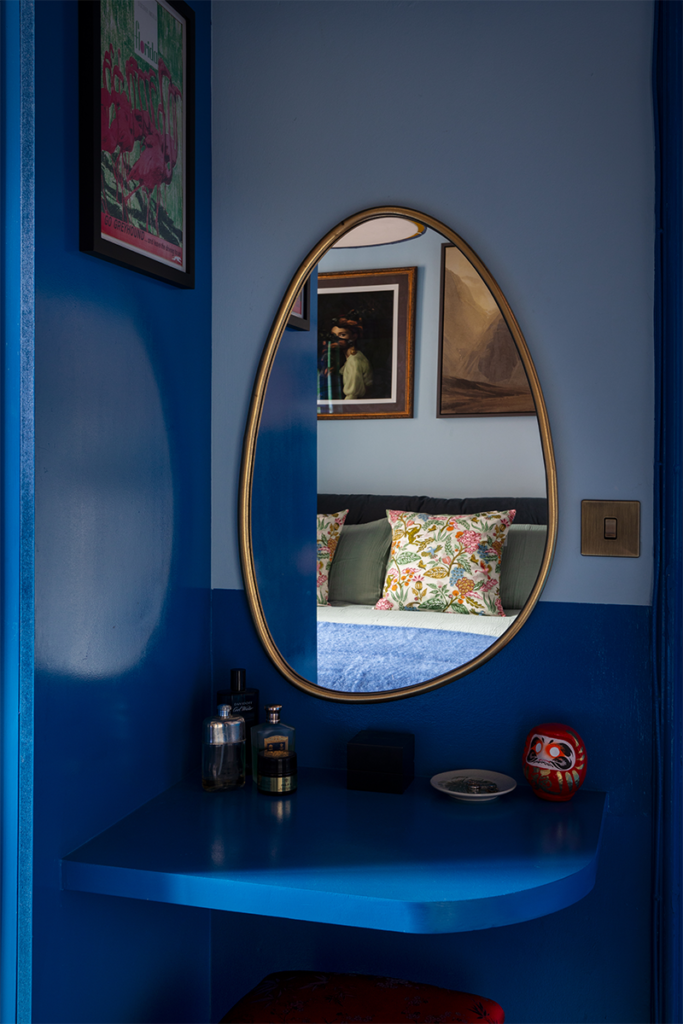 Este apartamento tiene un diseño audaz: el color es el protagonista indiscutible