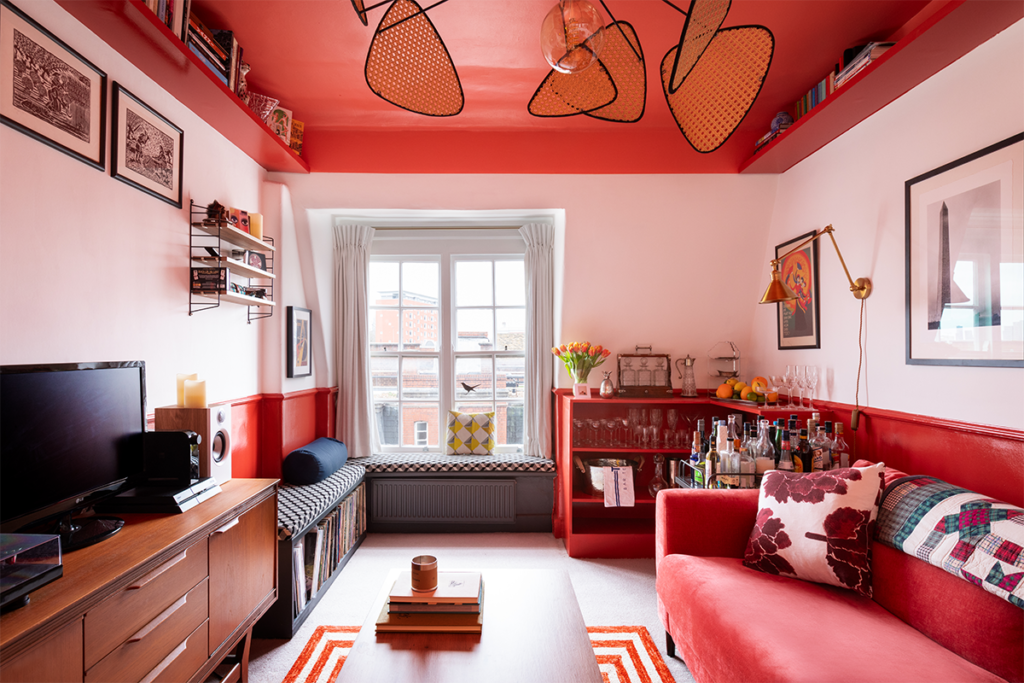 Este apartamento tiene un diseño audaz: el color es el protagonista indiscutible