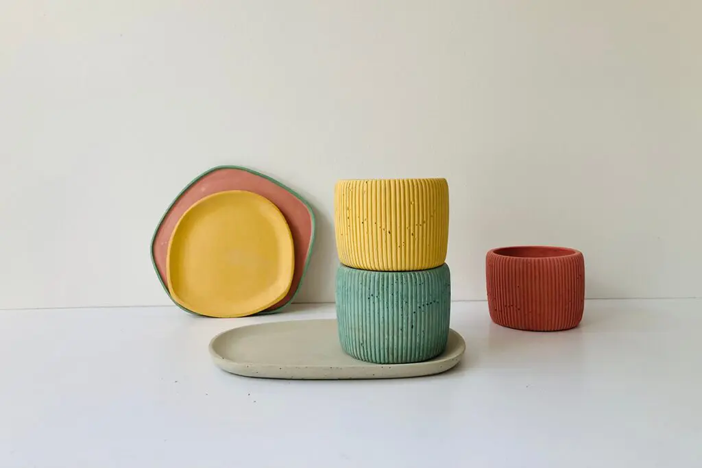 Objetos hechos en concreto de la marca kret.