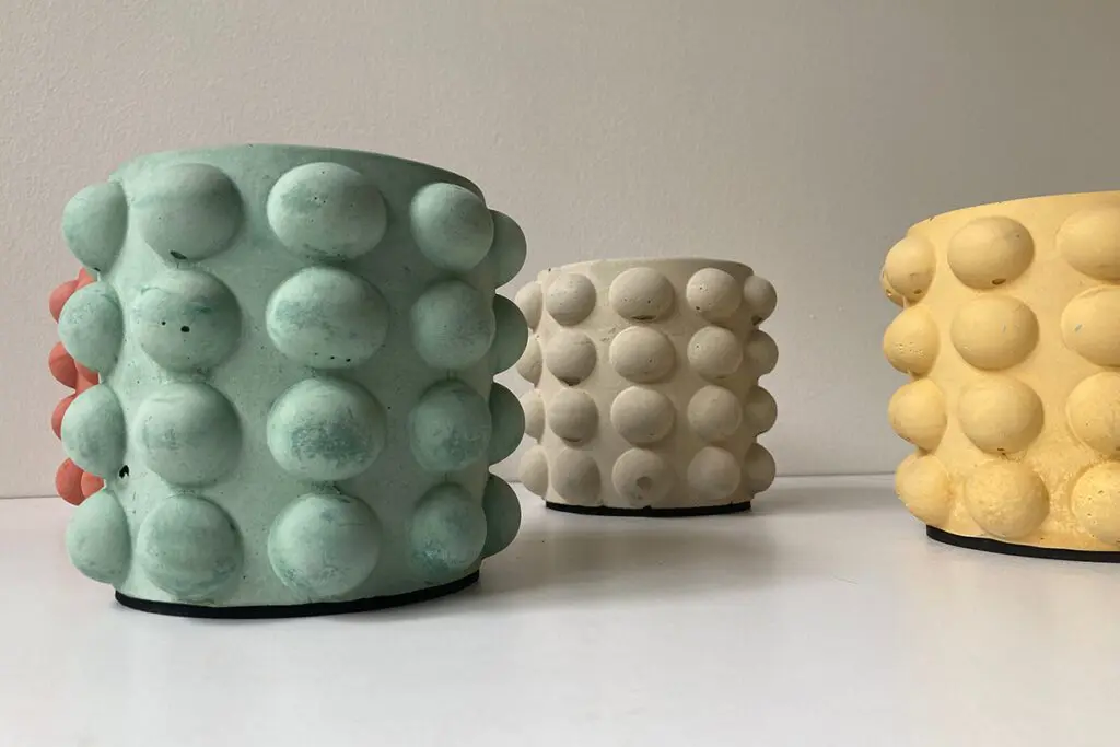 Concreto más allá de la construcción: objetos rústicos y abstractos