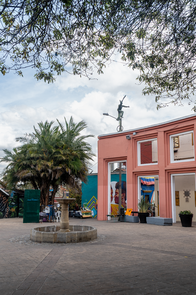 Esta es la ruta de arquitectura y paz por la candelaria, en el centro bogotá