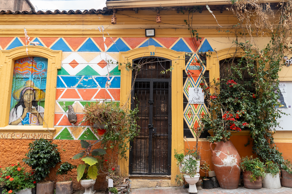 Esta es la ruta de arquitectura y paz por la candelaria, en el centro bogotá