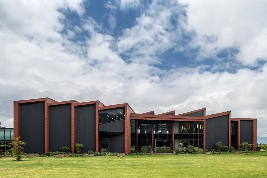 Este edificio universitario es un laboratorio para la innovación y el aprendizaje