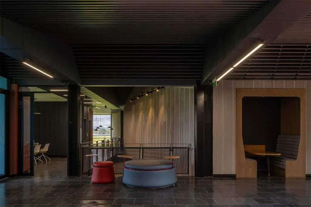 Este edificio universitario es un laboratorio para la innovación y el aprendizaje