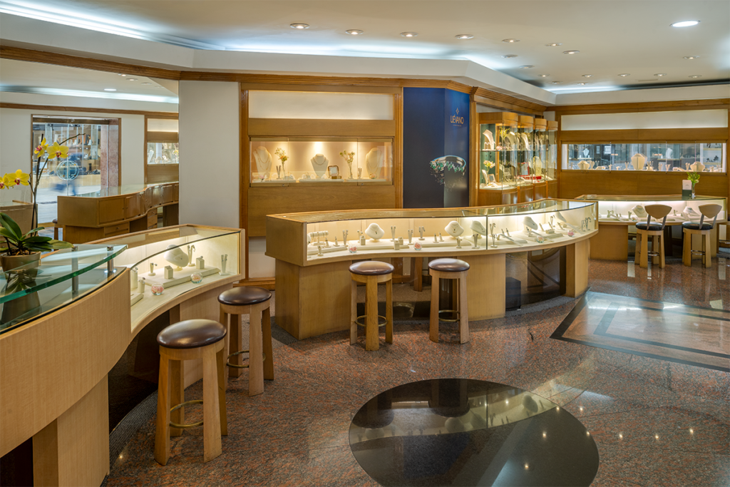 El objetivo del diseño de esta joyería fue convertirla en un brillo atemporal 