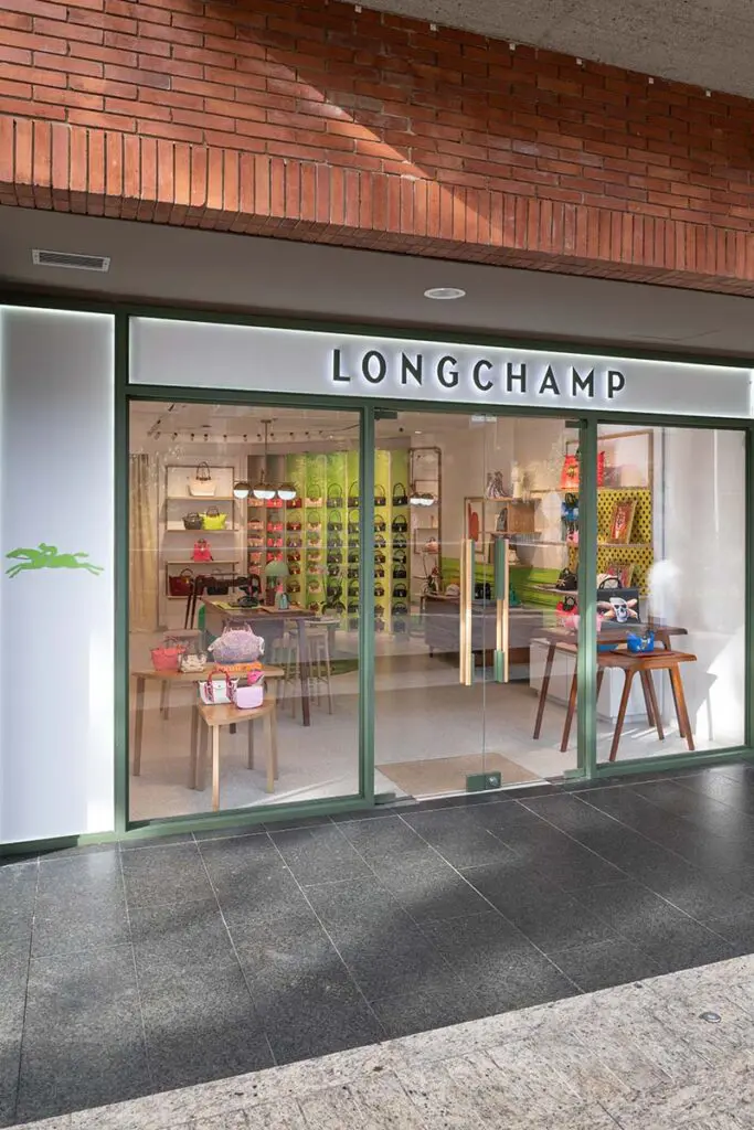 La vida parisina en bogotá: así es el nuevo ‘showroom’ de longchamp