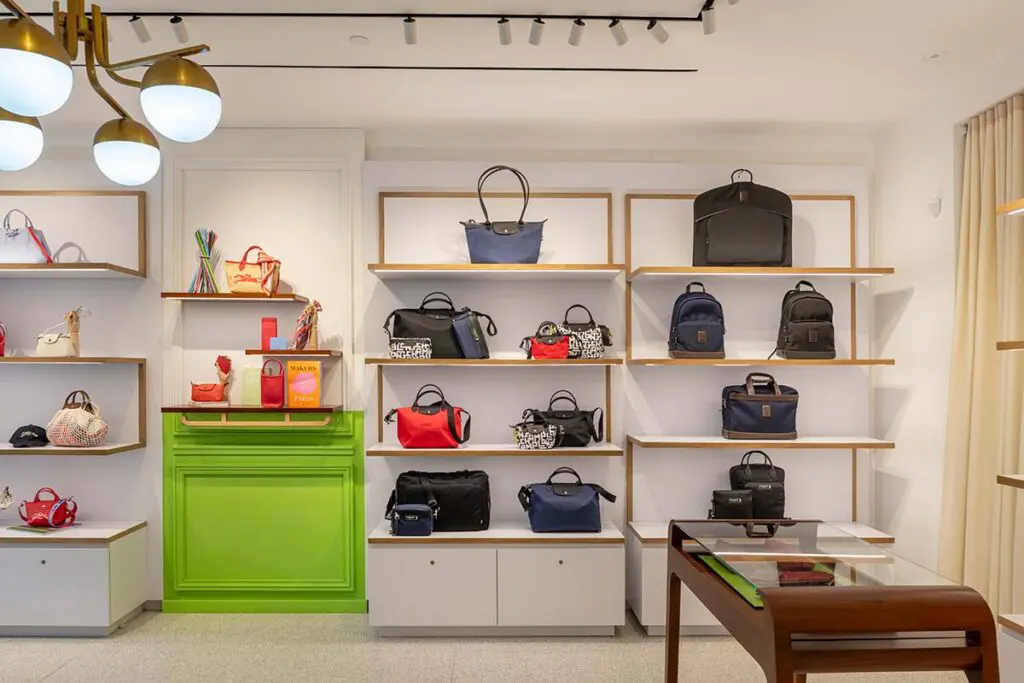 La vida parisina en bogotá: así es el nuevo ‘showroom’ de longchamp