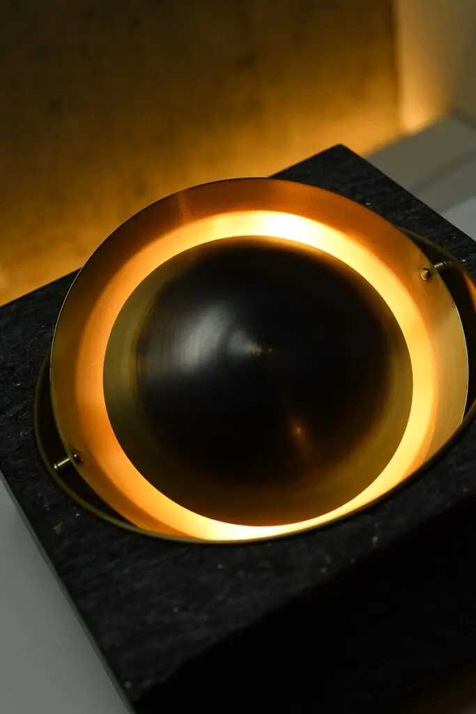 Luminarias en piedra: esculturas de luz hechas por artesanos colombianos