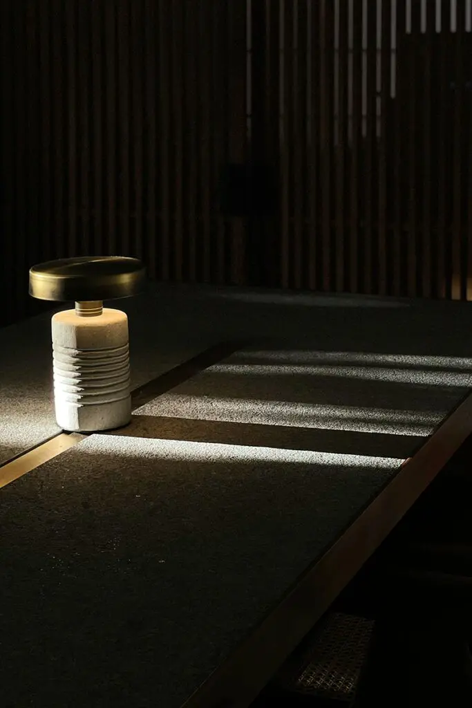 Luminarias en piedra: esculturas de luz hechas por artesanos colombianos