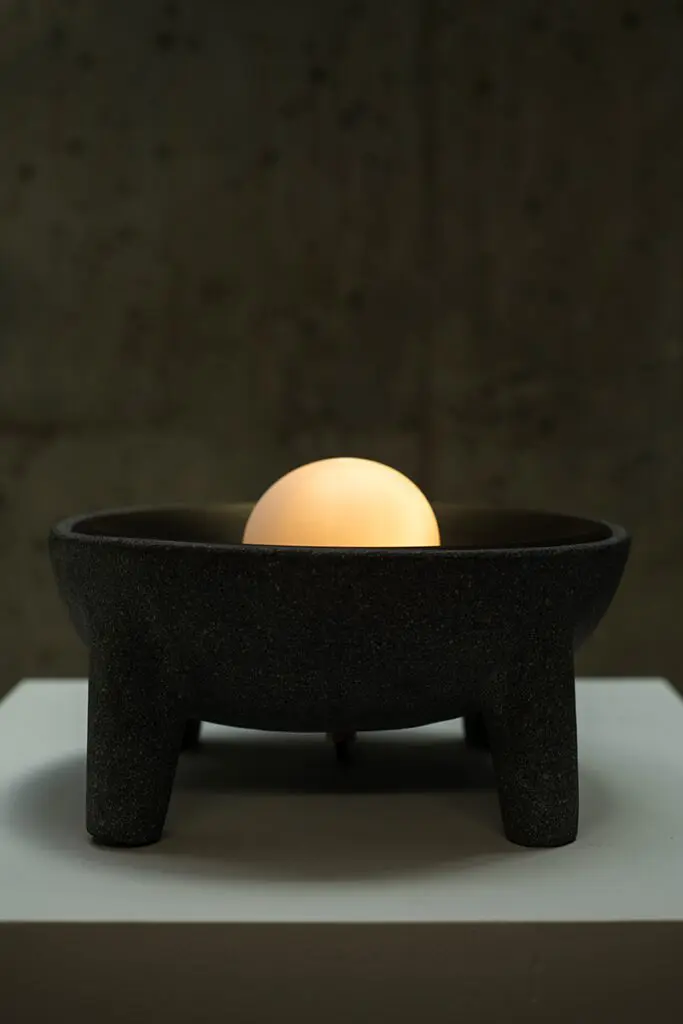 Luminarias en piedra: esculturas de luz hechas por artesanos colombianos