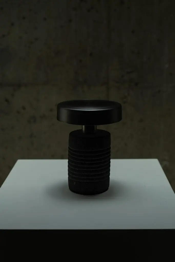 Luminarias en piedra: esculturas de luz hechas por artesanos colombianos