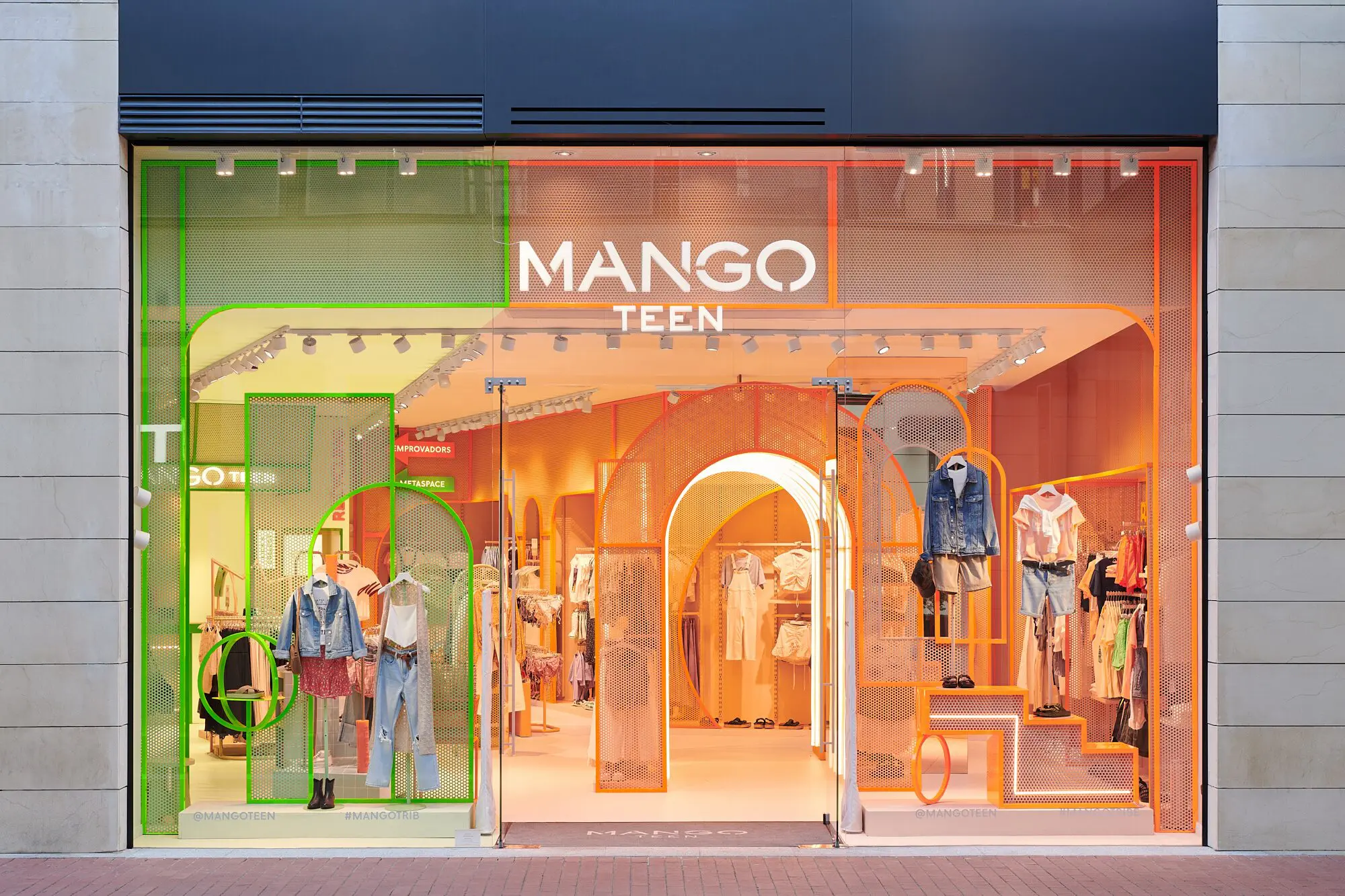 Tienda de moda Mango Teen por Masquespacio